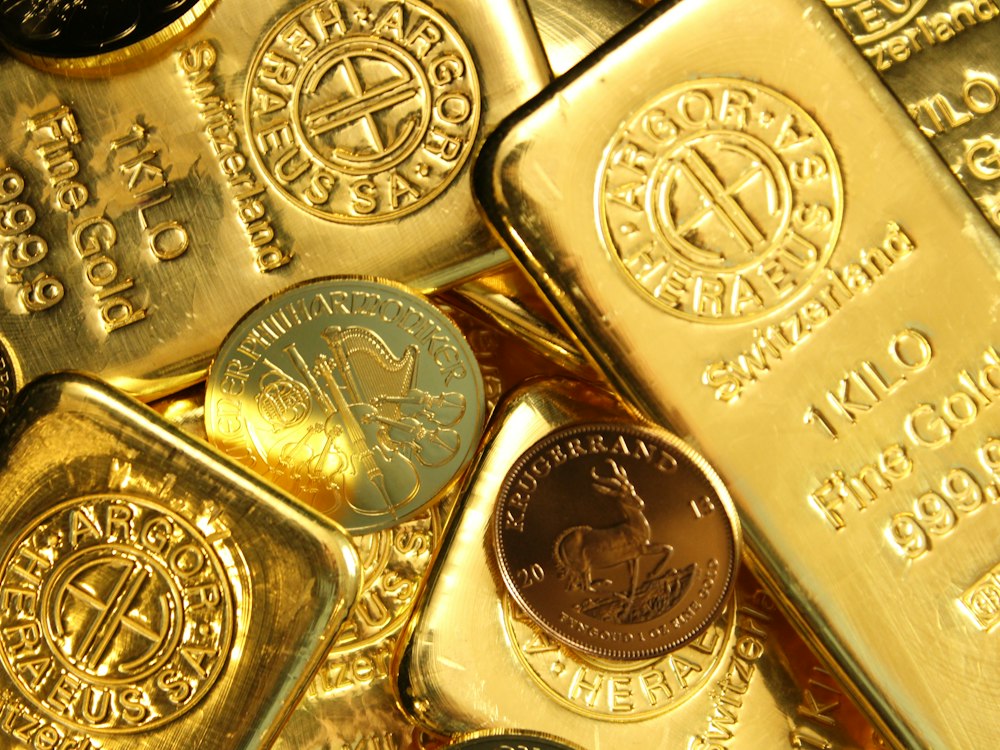 Goldbarren und Anlagemünzen