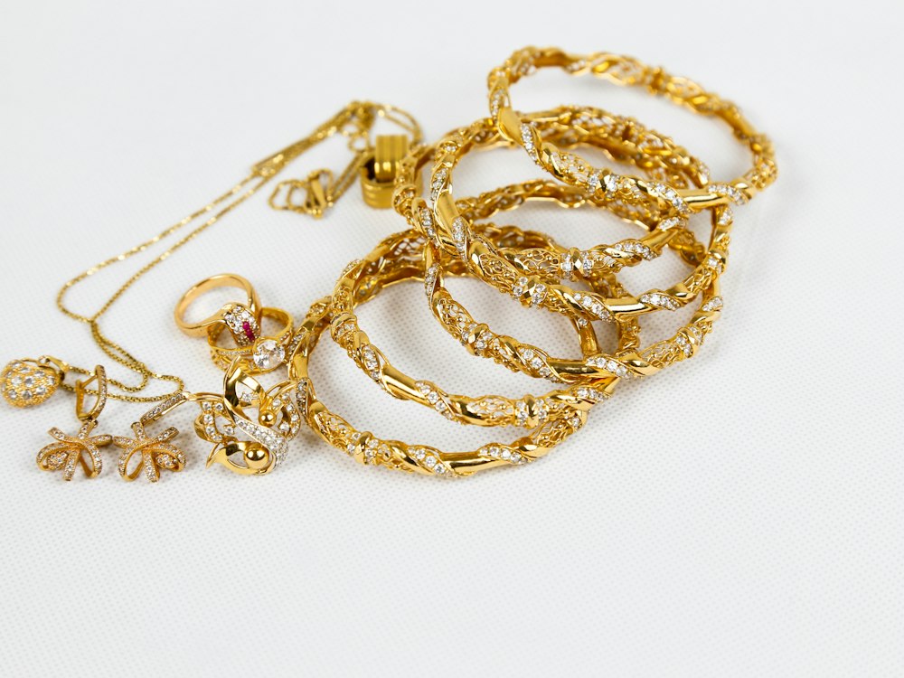 Goldketten, Ringe und Armbänder